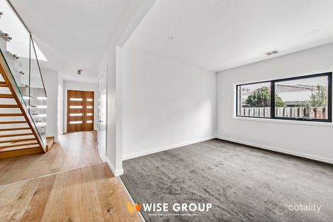 Property photo of 1/27 Manuka Road Berwick VIC 3806