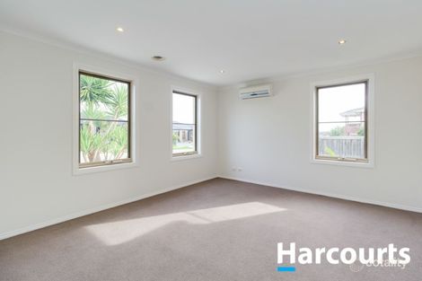 Property photo of 33 Honey Myrtle Way Cranbourne VIC 3977