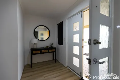 Property photo of 17 Monroe Cross Aveley WA 6069