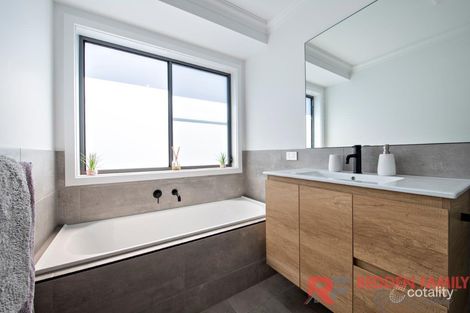 Property photo of 9 Scope Circuit Dubbo NSW 2830