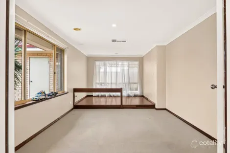 Property photo of 4 Corvette Close Waikiki WA 6169