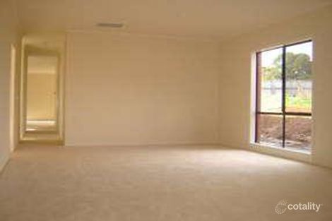 Property photo of 8 Bickerton Court Hampton Park VIC 3976