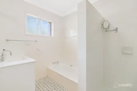 Property photo of 28 Tahiti Avenue Palm Beach QLD 4221