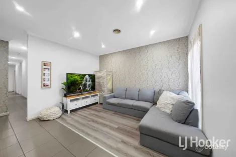Property photo of 19 Leyana Crescent Brookfield VIC 3338