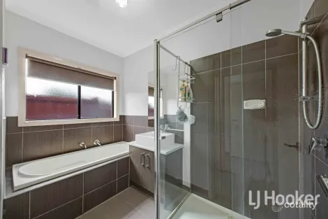 Property photo of 19 Leyana Crescent Brookfield VIC 3338
