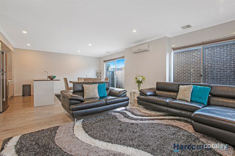 Property photo of 36 Ravenhurst Circuit Cranbourne North VIC 3977