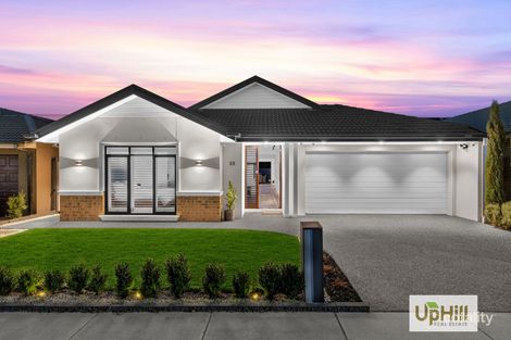 25 Pamir Cct, Clyde North, VIC 3978