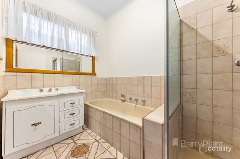 Property photo of 1 Stevens Road St Albans VIC 3021