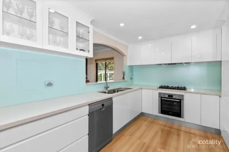 Property photo of 2 Baileyana Drive Endeavour Hills VIC 3802