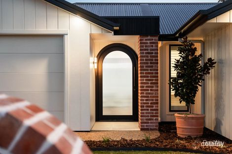 Property photo of 17 Mirambeena Drive Highfields QLD 4352