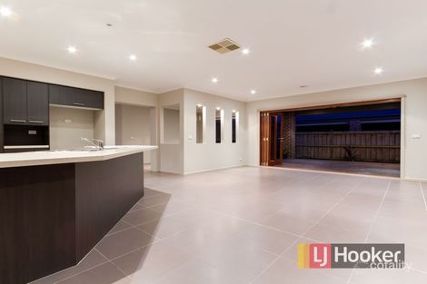Property photo of 21 Flash Dan Drive Cranbourne East VIC 3977