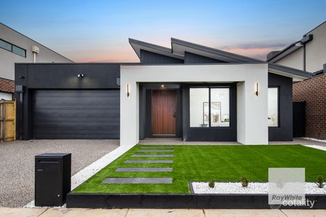 Property photo of 18 Zidane Avenue Deanside VIC 3336
