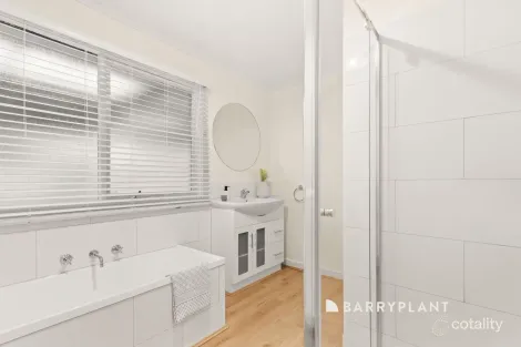 Property photo of 11 Minya Court Rowville VIC 3178