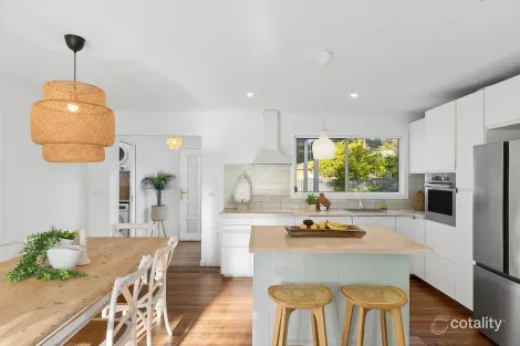 Property photo of 6 Sunshine Drive Point Clare NSW 2250