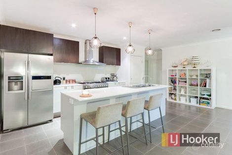 Property photo of 3 Cerbera Bend Cranbourne North VIC 3977