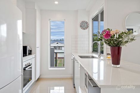 Property photo of 2/19 Pickwick Street Cannon Hill QLD 4170