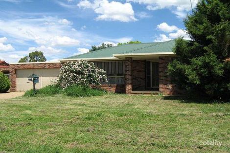 Property photo of 8 Chambers Place Wagga Wagga NSW 2650