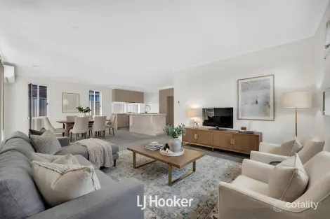 Property photo of 20 Bavaria Lane Pakenham VIC 3810