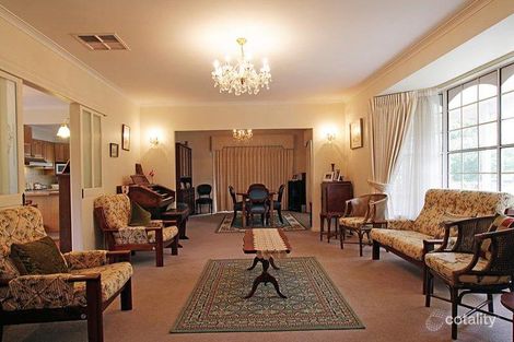 Property photo of 1 Chifley Parade Ringwood North VIC 3134