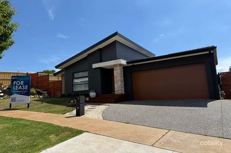 Property photo of 33 Timbertop Crescent Drouin VIC 3818