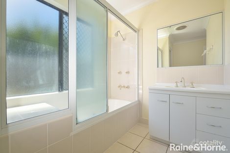4 Huntington Ct, New Auckland, QLD 4680