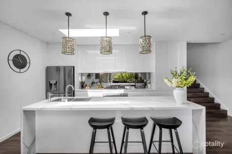 Property photo of 12A Morinda Close Figtree NSW 2525