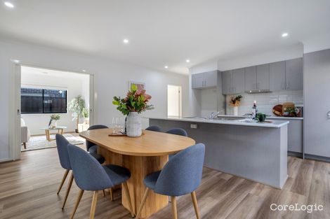 Property photo of 5 Accolade Drive Craigieburn VIC 3064