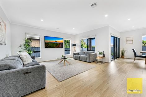 Property photo of 16 David Collins Drive Endeavour Hills VIC 3802
