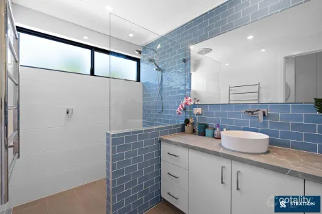 33 Lyndhurst Cres, Ferndale, WA 6148