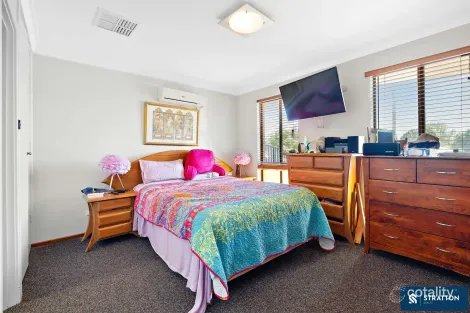 Property photo of 33 Lyndhurst Crescent Ferndale WA 6148