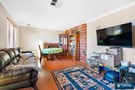 Property photo of 33 Lyndhurst Crescent Ferndale WA 6148