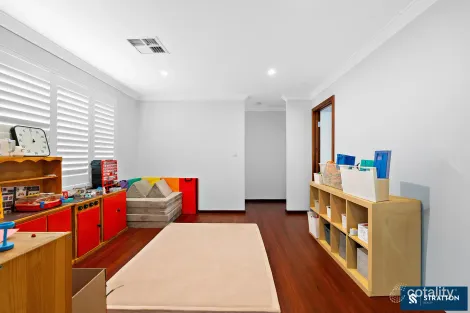 Property photo of 33 Lyndhurst Crescent Ferndale WA 6148