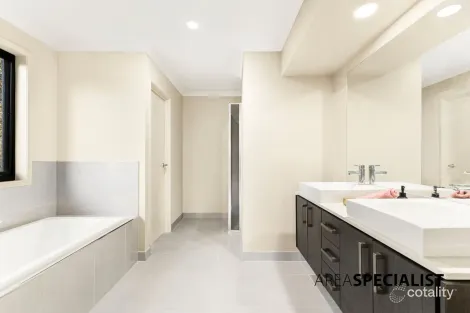 Property photo of 20 Mullein Bend Cranbourne North VIC 3977