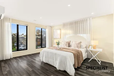 Property photo of 20 Mullein Bend Cranbourne North VIC 3977