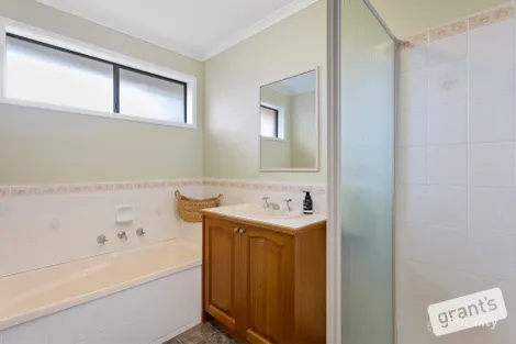 Property photo of 5 Stanton Close Narre Warren South VIC 3805