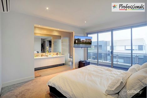 Property photo of 9 The Strand Caroline Springs VIC 3023