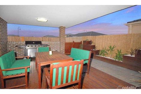 Property photo of 14 Hindmarsh Way Taylors Hill VIC 3037