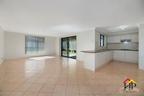 Property photo of 8 Carstairs Place St Andrews NSW 2566