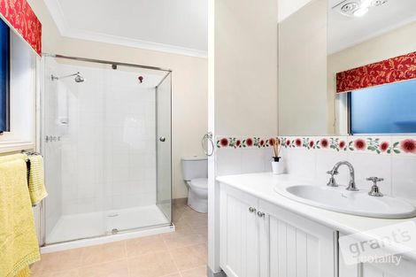 Property photo of 11 Wordsworth Court Drouin VIC 3818