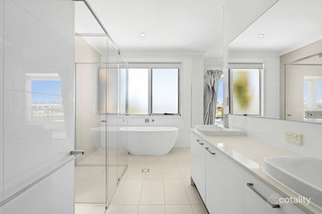 Property photo of 1/44 Sailaway Street Mermaid Waters QLD 4218