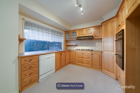 Property photo of 4 Harvey Place Endeavour Hills VIC 3802