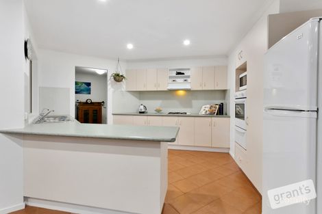 Property photo of 1 Floret Place Narre Warren VIC 3805