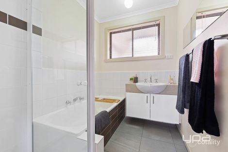 Property photo of 60 Millawa Avenue St Albans VIC 3021