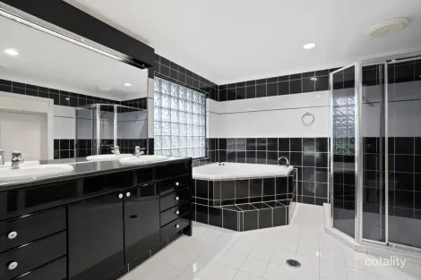 Property photo of 13 Caithness Court Bundall QLD 4217