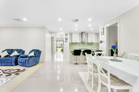 Property photo of 3 Fieldstone Crescent Cranbourne North VIC 3977