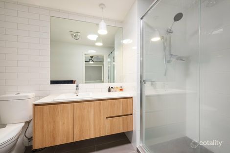 Property photo of 2/223A Mackenzie Street Centenary Heights QLD 4350