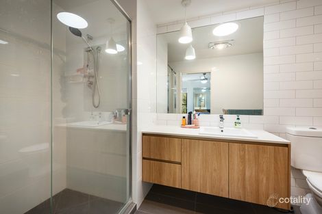 Property photo of 2/223A Mackenzie Street Centenary Heights QLD 4350
