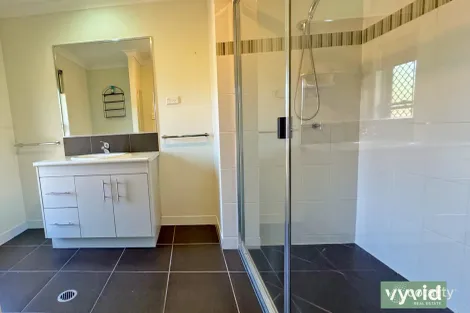 Property photo of 2 Gumnut Place Kirkwood QLD 4680