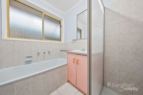 Property photo of 35 Paringa Drive St Albans VIC 3021