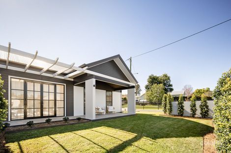 Property photo of 23 Simla Street Mount Lofty QLD 4350